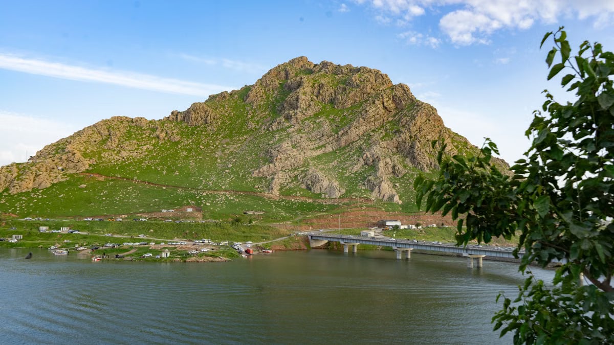 Breathtaking view of a mountain and lake in Kurdistan, perfect for nature enthusiasts and travelers.